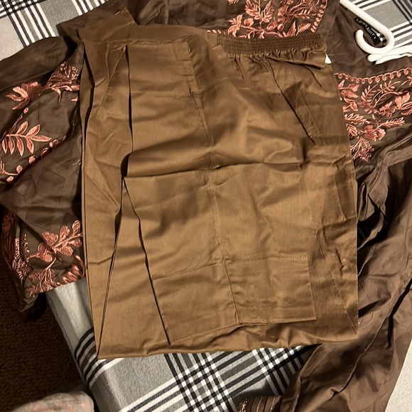 Salwar Kameez - Picture 4 of 4